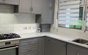 Luxury 3 Bedroom Flat With Garden